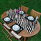 Set napron cu model digital imprimat modern  și 4 bucăți culoare neagră- q-home.ro