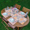 Set napron 1 bucată și 4 buc de serviciu de culoare roz cu model floral- q-home.ro